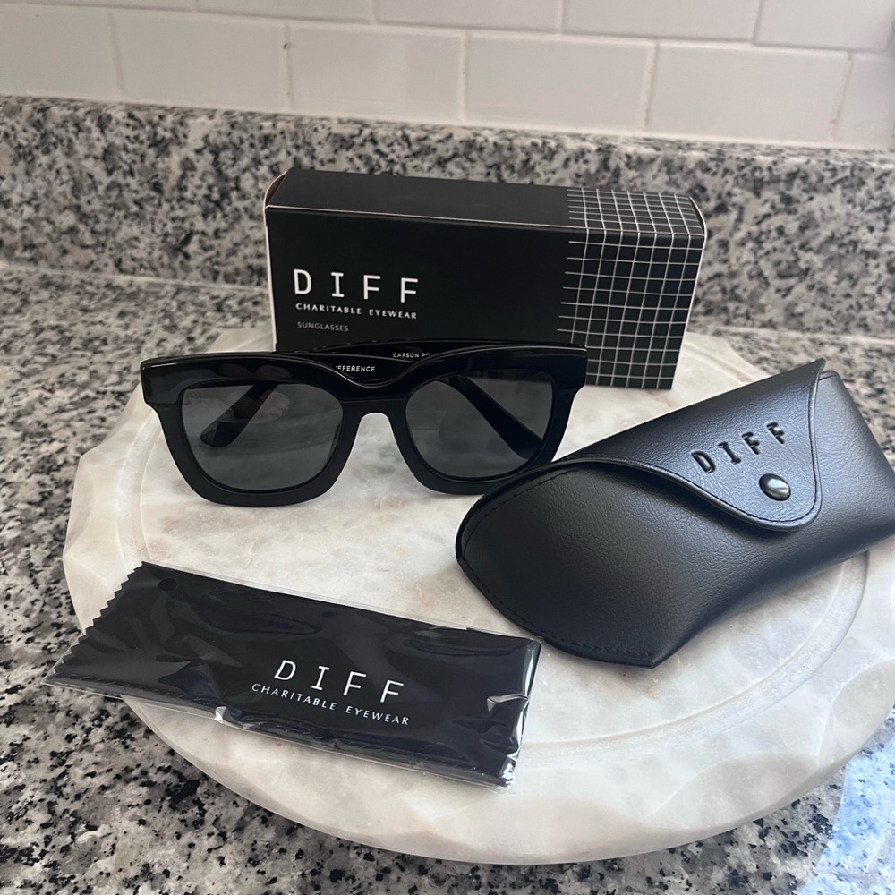 DIFF | Black Sunglasses